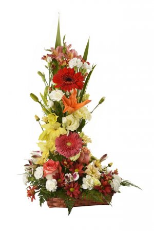 Canasto con flores variadas colorido